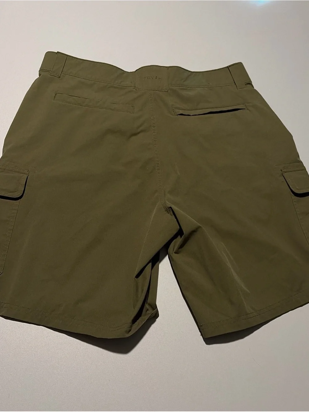 Orvis Olive Green Cargo Shorts size 34. 9” inseam